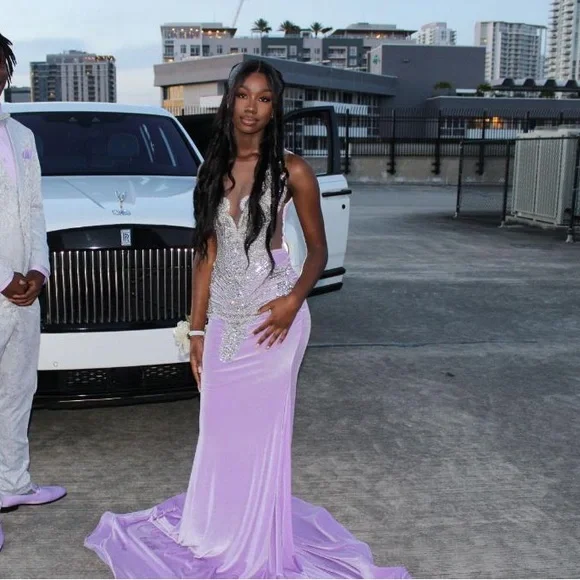 This dress has only been worn once for my junior prom. - Picture 3 of 4